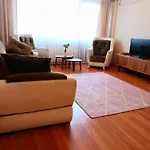 Sehrin Merkezinde Yasamin Kalbinde